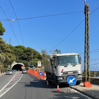 Bordighera: via ai lavori di messa sostituzione e adeguamento della ringhiera in via Arziglia