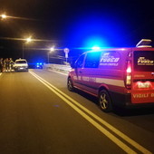 Due incidenti nella notte: furgone si schianta in A10 a San Bartolomeo e tre giovani volano fuoristrada ad Imperia