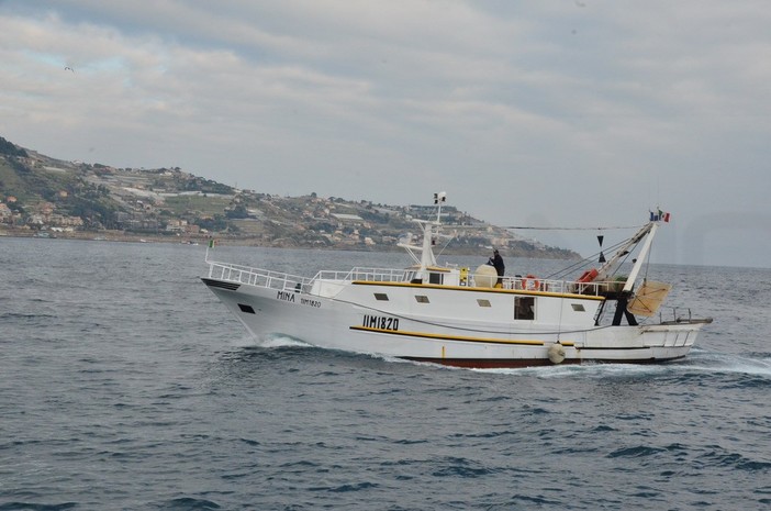 Sanremo: il consiglio si esprime all'unanimità contro la cessione alla Francia di un tratto di mare