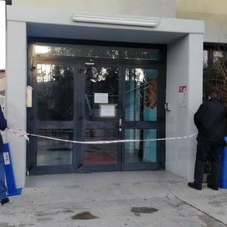 Imperia: rimossi nel primo pomeriggio i sigilli dalla piscina Cascione. Impianto riaperto al pubblico da sabato (Foto e Video)