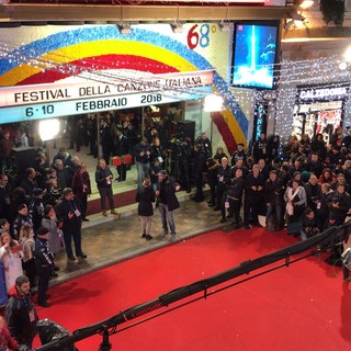 #Sanremo2018: la diretta del 'Red Carpet' con il passaggio dei cantanti del Festival (Foto e Video)