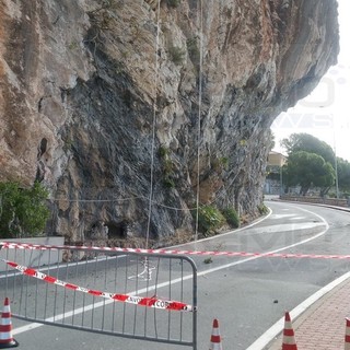 Ventimiglia: Ponte San Luigi, in corso i lavori di ispezione e disgaggio del versante di roccia a Grimaldi (Foto)