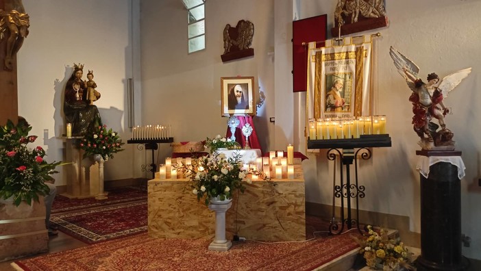 Bordighera, la parrocchia Madonna dei Fiori espone le reliquie di San Pio da Pietrelcina (Foto e video)