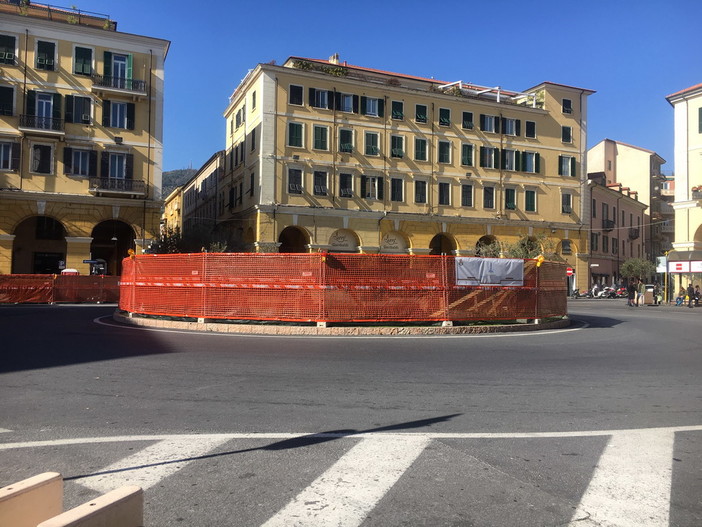 Imperia: commercianti e residenti felici per la riqualificazione di piazza Dante &quot;Ora però attendiamo un rilancio economico&quot; (Foto)