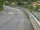 Badalucco: voragine sotto l'asfalto in località Isolalunga, divieto ai mezzi pesanti e semaforo per i lavori (Foto)