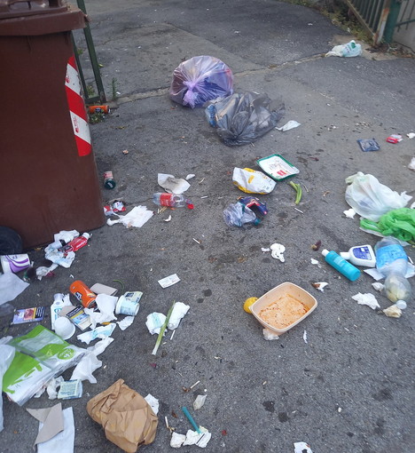 Sanremo: rifiuti abbandonati e degrado in strada San Martino, la segnalazione di una lettrice (Foto)