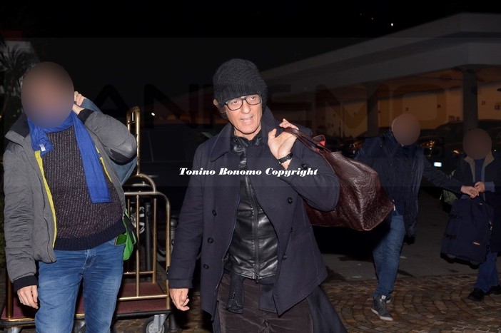 Fiorello all'arrivo a Sanremo (Foto Tonino Bonomo)