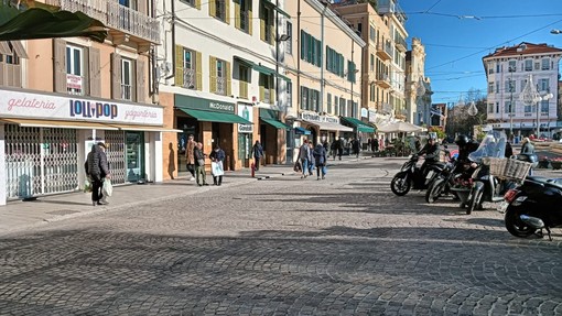 Sanremo: poco meno di un mese al Festival, in piazza Colombo rimossi i dehors per far posto alle strutture (Foto)