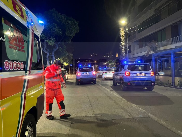 Ventimiglia: rissa nella notte in passeggiata Oberdan, un ferito e intervento di Polizia e Carabinieri (Foto)