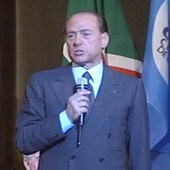 Oggi al Duomo di Milano i funerali di Silvio Berlusconi: ecco il video del suo comizio nel '95 a Sanremo