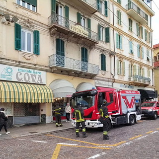 Sanremo: secondo tentativo di suicidio in due giorni in piazza Colombo, intervento dei Vigili del Fuoco (Foto)