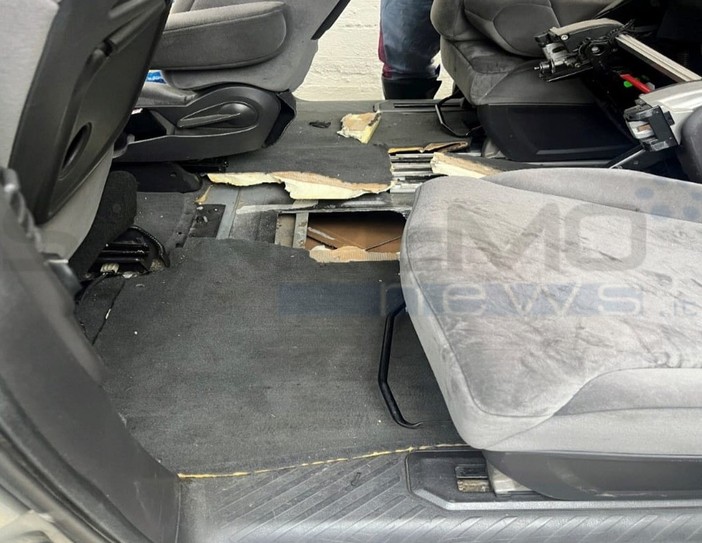 Romeno trasportava 164 kg di hashish in autostrada: arrestato sulla A10 dalla Polizia Stradale