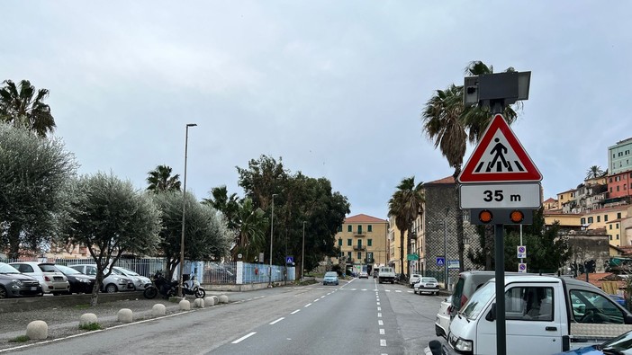 Sicurezza stradale, Ventimiglia attiva dieci nuovi attraversamenti intelligenti pedonali