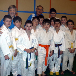 I giovani del Judo Club Sakura Arma di Taggia sul primo gradino del podio a Genova
