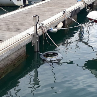 Bordighera: installato e messo in funzione il 'Seabin' nel porto turistico, la soddisfazione di Laganà (Foto e Video)