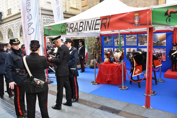 Sanremo: i Carabinieri in mezzo alla gente, anche quest'anno lo stand dell'Arma in via Matteotti (Foto)