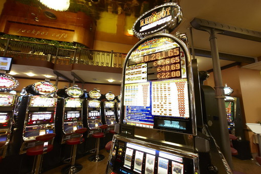 Sanremo: corto circuito ai gruppi di continuità, black-out alle slot machine del Casinò