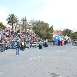 Sanremo: tre turisti vengono derubati del portafogli mentre viaggiano verso la città dei fiori