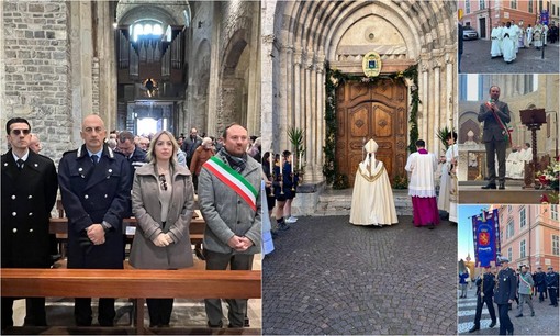 A Ventimiglia Alta inizia il Giubileo: il vescovo Suetta apre la Porta Santa in cattedrale (Foto e video)