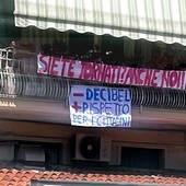 Sanremo: &quot;Meno decibel, più rispetto!&quot;, i residenti di piazza Bresca promettono nuova guerra ai locali (Foto)