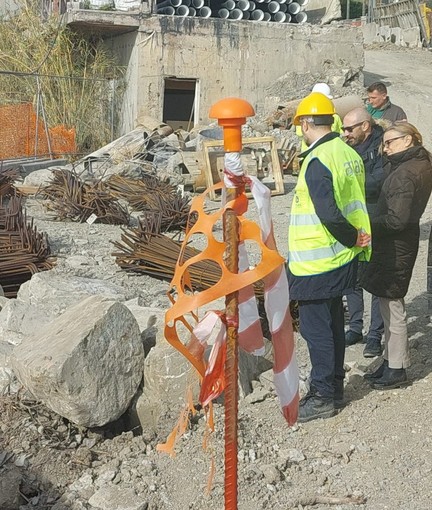 Sanremo: sopralluogo ai lavori de 'La Vesca', la collina non scivola più. Verrà realizzato un nuovo muro (Foto)