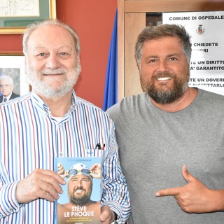Steve Stievenart con il sindaco di Ospedaletti Daniele Cimiotti