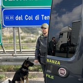 Ventimiglia: droga, due francesi arrestati dalla Finanza al valico della A10 con hashish e cocaina (Foto)