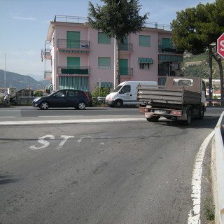 Arma di Taggia: secondo una nostra lettrice la manovra del camion di ieri è consentita