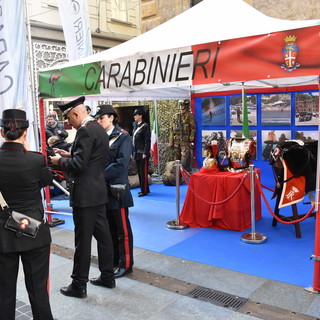 Sanremo: i Carabinieri in mezzo alla gente, anche quest'anno lo stand dell'Arma in via Matteotti (Foto)