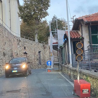 Il semaforo guasto in strada Sen. Ernesto Marsaglia