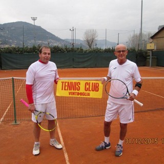 Ventimiglia: il Sindaco di Dolceacqua Fulvio Gazzola vince la 'sfida' tennistica di fine anno