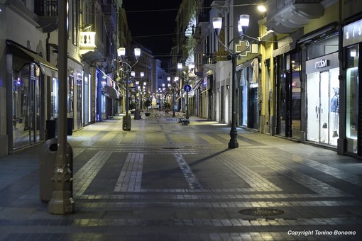 Controlli delle Municipali nel weekend: a Sanremo una multa per il mancato uso della mascherina in via Matteotti