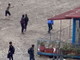 Ventimiglia: sassaiola sulla spiaggia tra migranti, i residenti la filmano e la pubblicano sui social (Video)