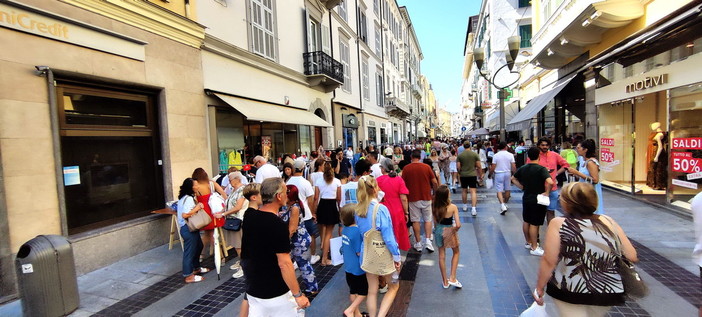 Sanremo: domani scattano i saldi ma i commercianti matuziani apriranno anche domenica