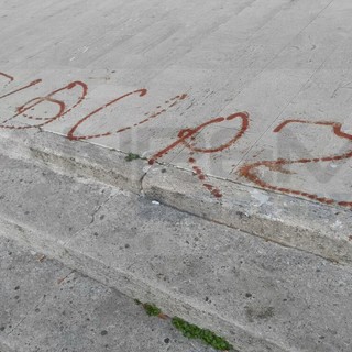 Scoperto l'autore dell'atto di vandalismo in Comune ad Imperia e sulle panchine di piazza della Vittoria