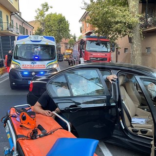 Camporosso: scontro frontale tra due auto in via Vittorio Emanuele, quattro feriti lievi portati in ospedale (Foto)