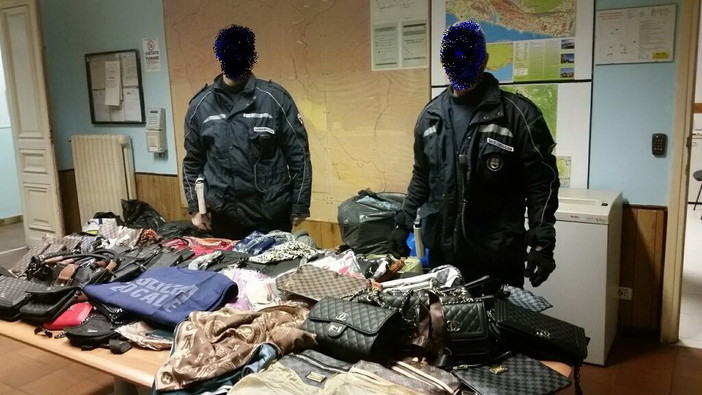 Polizia locale di Ventimiglia: continuano le azioni di sequestro di merce contraffatta