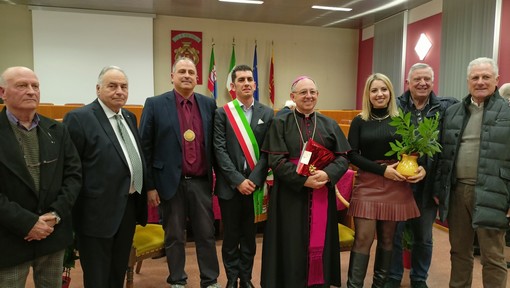 Ventimiglia celebra la tradizione della ‘Strena de Deinà’ e ricorda Luigino Maccario (Foto e video)