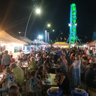 Riva Ligure: da stasera a domenica piazza Ughetto si trasforma nello 'Street Food Festival'