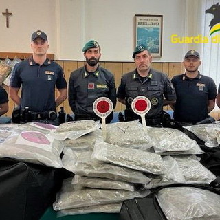 Ventimiglia: Finanza e Polizia insieme all'autoporto, due arresti e 150 kg di 'maria' sequestrati (Foto)