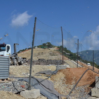 Forte vento in tutta la Provincia: chiusa la discarica di Collette Ozotto, disagi nella raccolta rifiuti