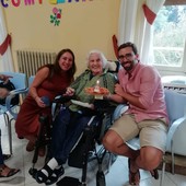 Ventimiglia, la Fondazione Chiappori festeggia i nonni e il 101esimo compleanno di Stefania Ballestra (Foto e video)