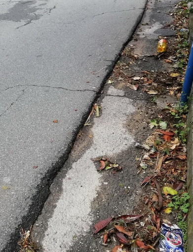 Sanremo: sporcizia in via D'Annunzio, lettore chiede nuovamente il passaggio della macchina pulitrice (Foto)