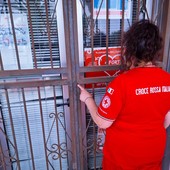 Sanremo: vandali bloccano la serratura con la colla, Cri annulla la consegna dei pacchi alimentari