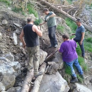 Cacciatori del Comprensorio Alpino Imperiese al lavoro sul Sentiero Passo della guardia a Triora