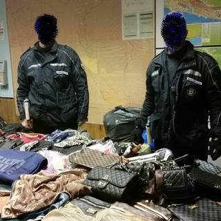 Polizia locale di Ventimiglia: continuano le azioni di sequestro di merce contraffatta