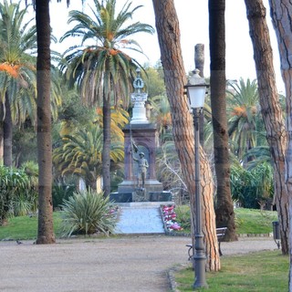 Vietato l’alcool nei giardini di Ventimiglia, pugno duro del Sindaco. Sanzioni fino a 500 euro per i trasgressori