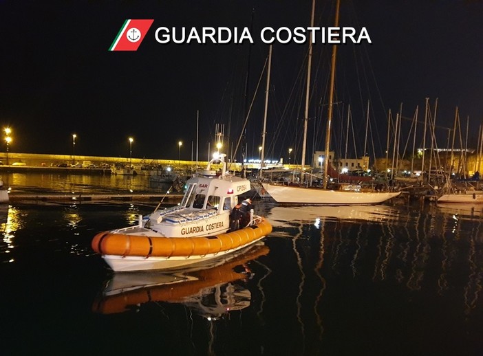 La Guardia Costiera in azione a porto vecchio