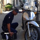 Gli rubano lo scooter a Ventimiglia ma glielo ritrovano gli agenti della Polizia Municipale a Sanremo (Foto)