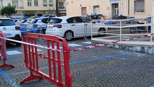 Ventimiglia, lite nella notte in piazza del Comune: strisce di sangue sui marciapiedi (Foto)